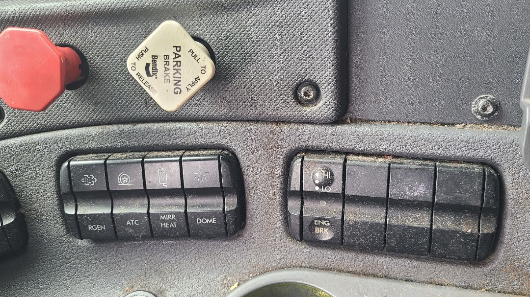 2012 FREIGHTLINER Cascadia - Image 23